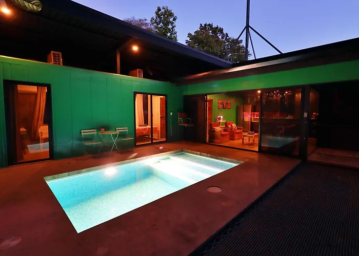Jungle Container Private Pool 8 Min Avellanas Tamarindo